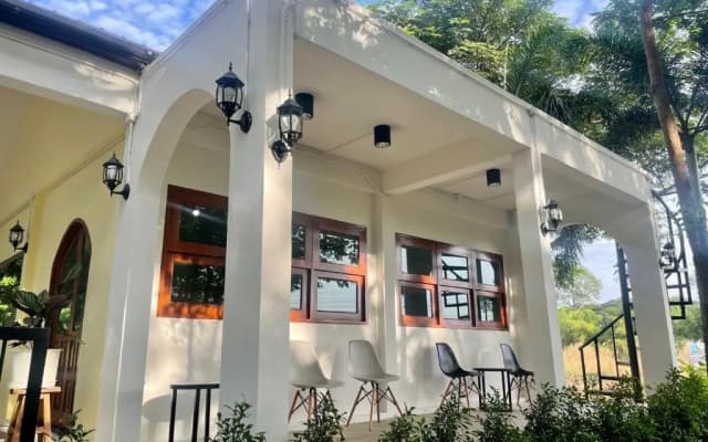 Rain Tree Cafe & Homestay