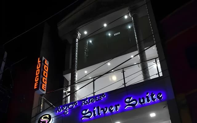 OYO 11414 Hotel Silver Suites