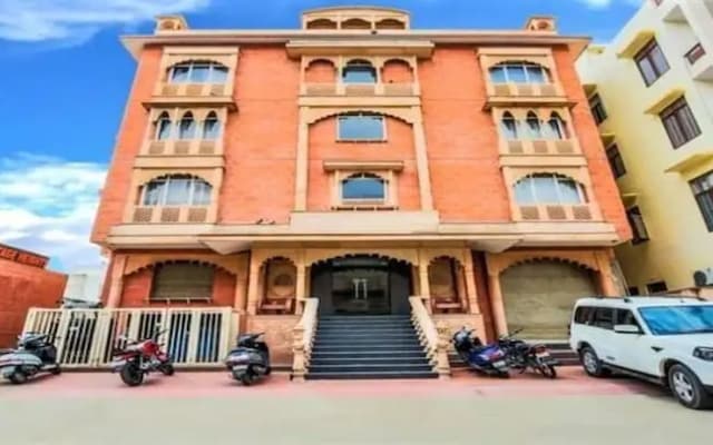 FabHotel Tipsyy Inn Suites
