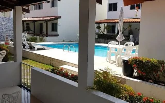 Casa 4/4(Amplos), Cond. fechado com piscina-150m2