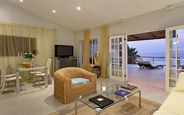 Days At Sea Beach Lodge