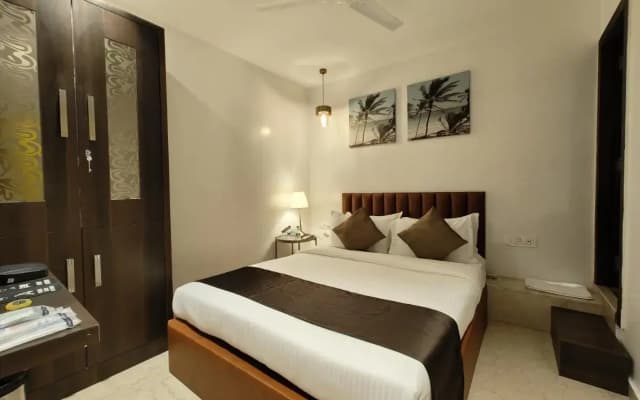 The Majlis Hotel - Near Taj Hotel Colaba