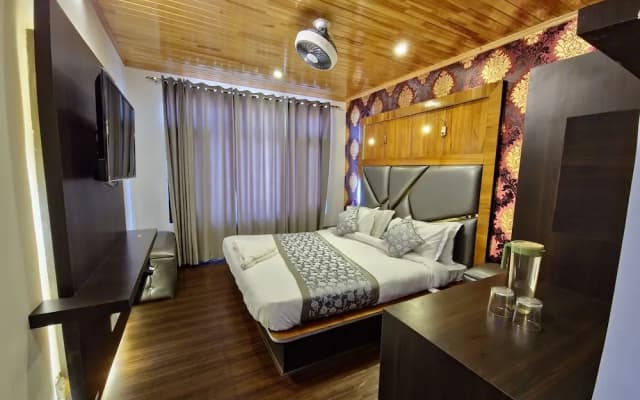 Seven Hills Hotel Srinagar