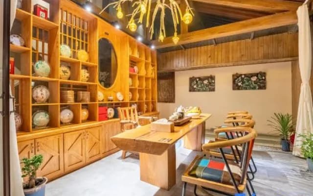 Yishu·designer light luxury vacation B & B