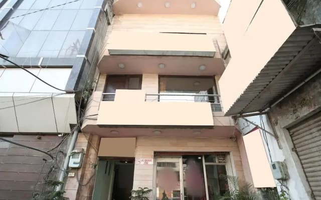 OYO 14494 Hotel Ramneek