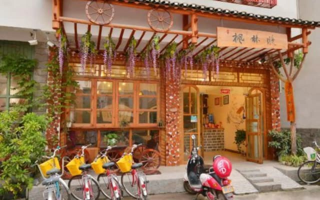 Yangshuo Fenglin Evening Inn (Bus Terminal Opera House Store)
