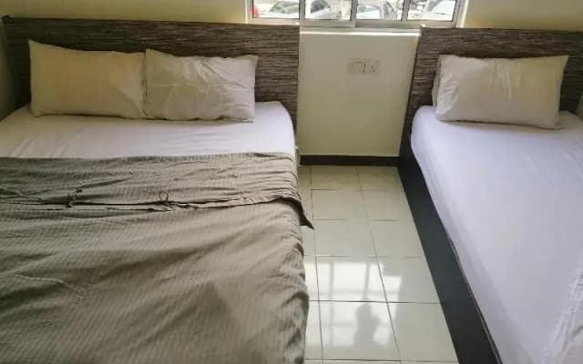 OYO 90028 Ragula Hotel