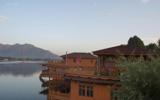 Harmukh Houseboat