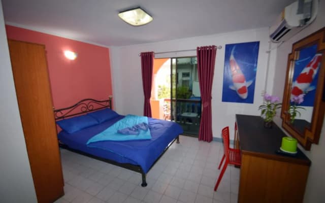 D D Inn Beach Hostel