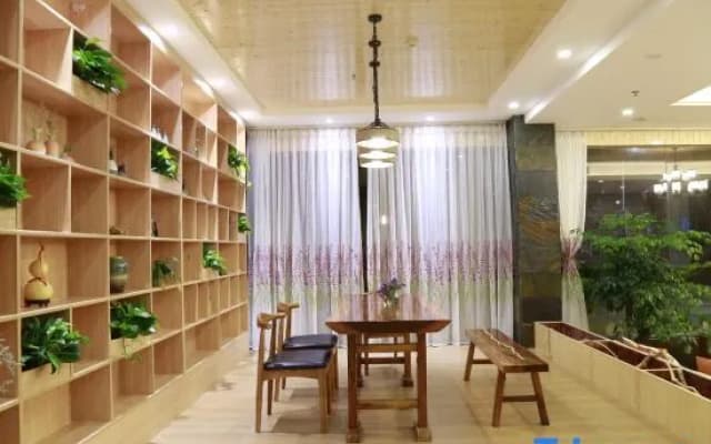 Sanyuesan Theme Hotel