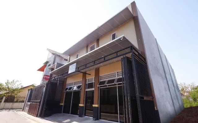 Super OYO 1506  Shabrina 2 Syariah