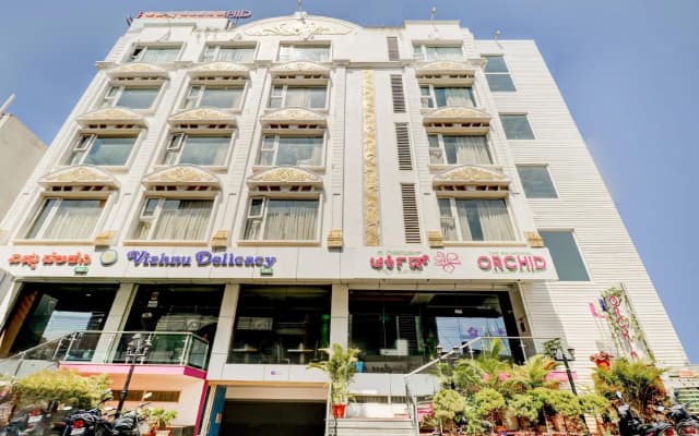 Treebo Orchid, 2.5 kms to Mahatma Gandhi Park