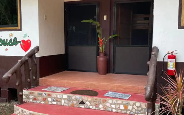 Chelle's Guesthouse and Backpackers