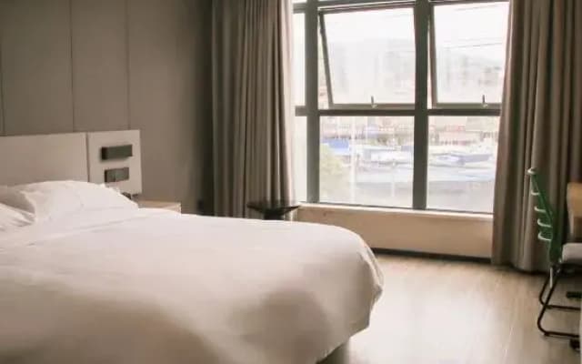 Huaiji Hongfulai Hotel