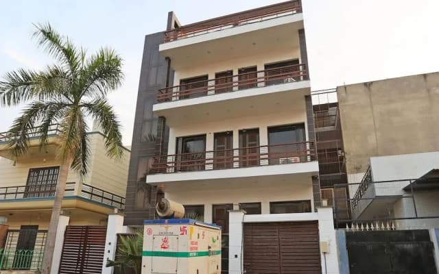 OYO 11090 Maira Homes