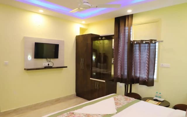 Airport Hotel Shivaka Inn