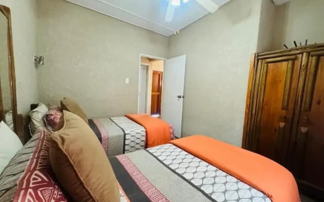 Room-busa House Self Catering Guest Hous
