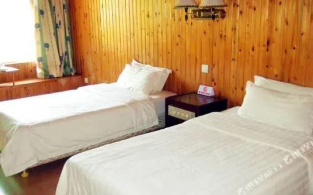 Taohuayuan Holiday Hotel