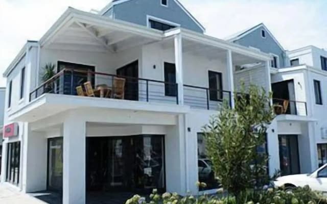 Marine Square Luxury Suites