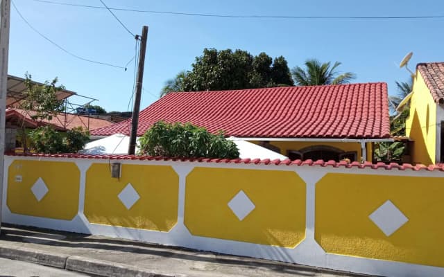 Saquarema - Casa Amarela ! Entre a praia e a Lagoa !
