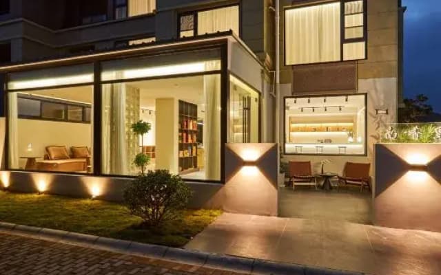 Nanxiangli Mountain Viewing Holiday Inn (Zhujiajian Guanyin Dharma Realm Store)