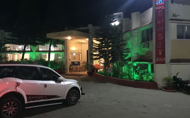 Hotel Sunset Inn Mount Abu with Swimming Pool