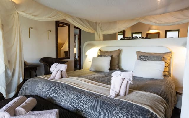 Nyati Safari Lodge