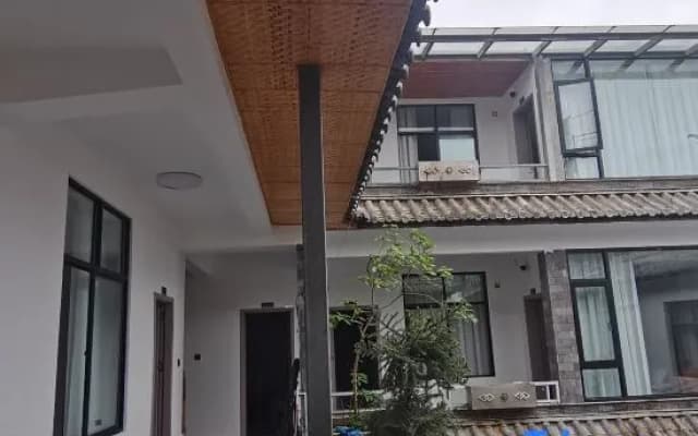 Dali Yuji Courtyard