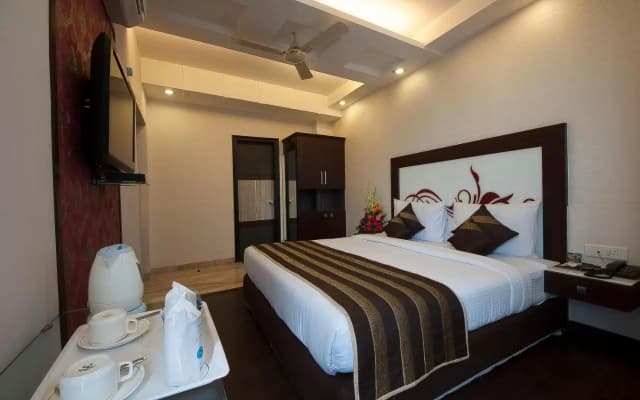 Hotels Pitrashish Grand