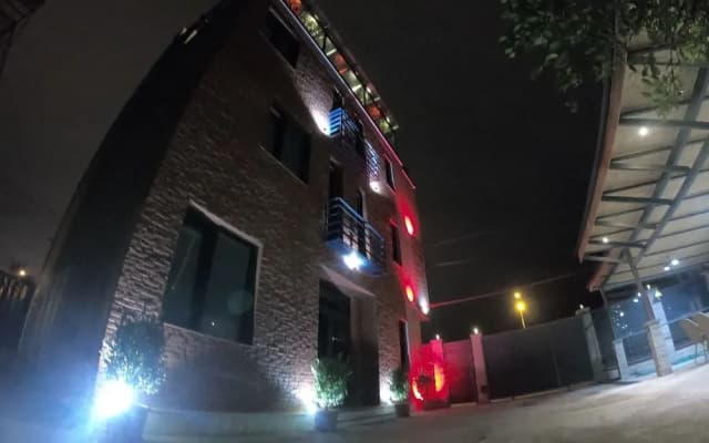 R&M Hotel