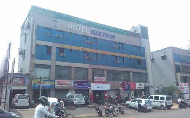 Hotel Blue Moon by Sky Stays