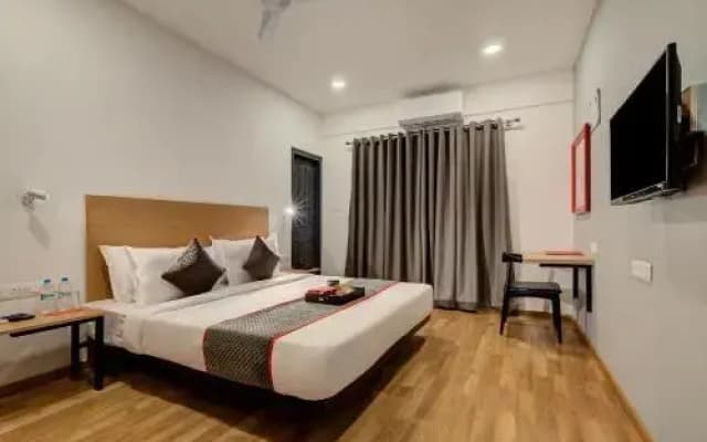 Flagship 81424 Hotel Evergreen