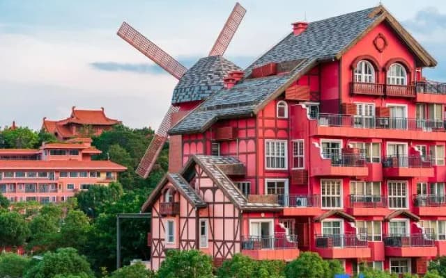 Hundred-Mu Flower Sea Windmill Suite Homestay (Heyuan Bavaria)