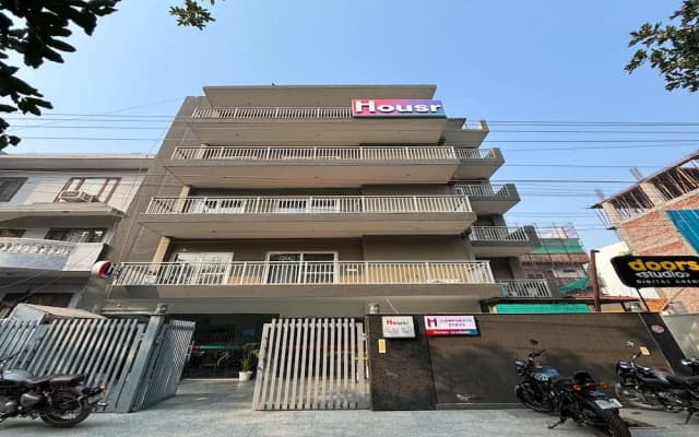 Housr Sector 43 Gurgaon Paras Hospital