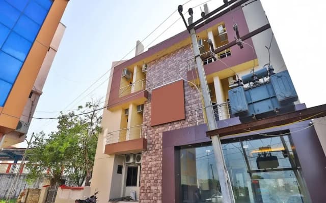 Oyo 17339 Hotel Daksh Somnath