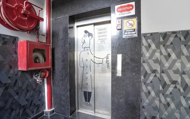 Fabhotel Royale 49