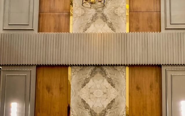 Hotel Crown Savoy, Near Railway Station & GURU NANAK DEV UNIVERSITY