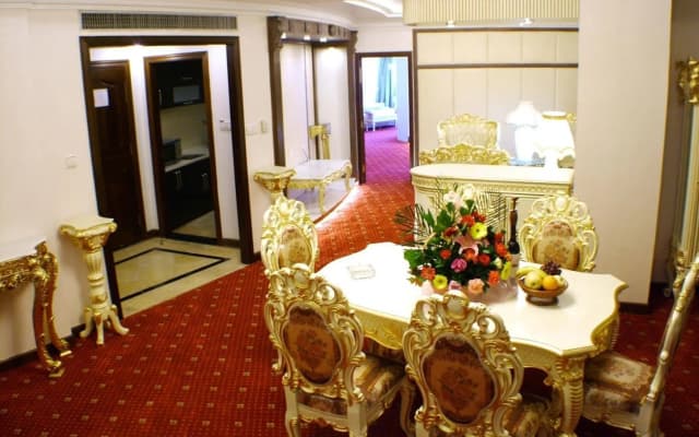 Jindu Crown Hotel