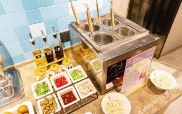 Home Inn (Mianyang Santai Commercial Street)