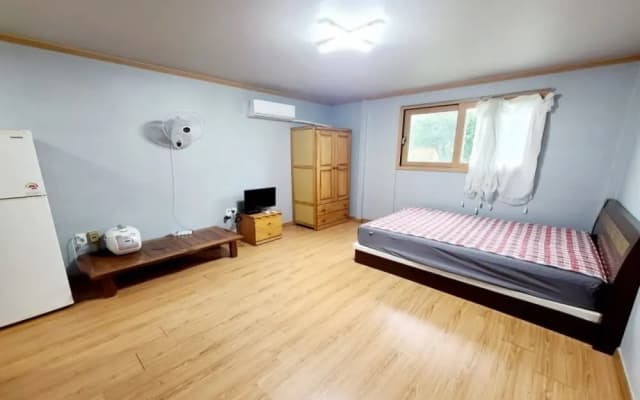 Gapyeong Chorok Jeongwon Gyegok Dokchae Pension