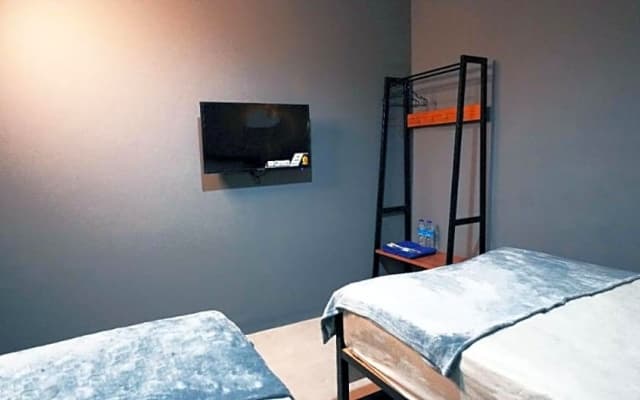 Hostel 18 Pasangan Butuh Surat Nikah