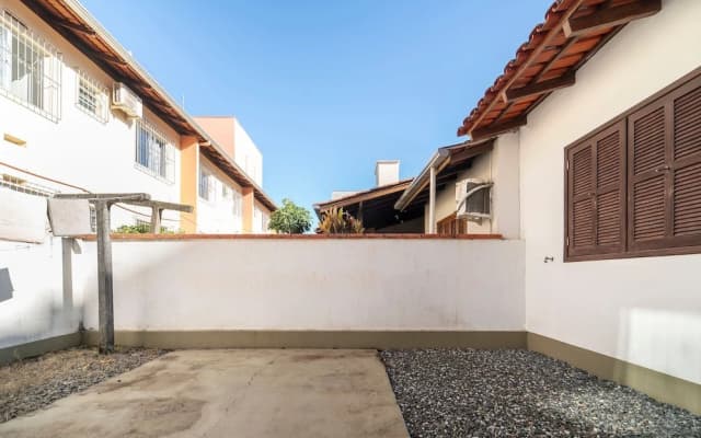 914 - Casa 3 dormitórios para 8 pessoas