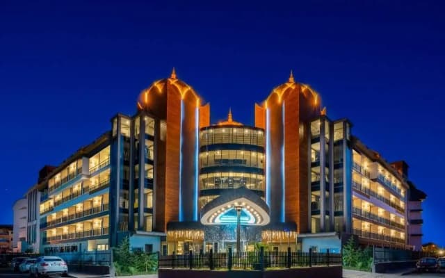 Arnor De Luxe Hotel