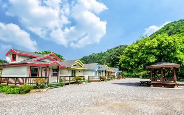 Gapyeong Dalbit Jeongwon Pension