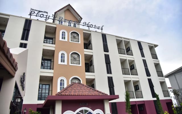 Ploy's Pearl Hotel