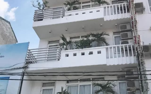 Canary Hotel Hue