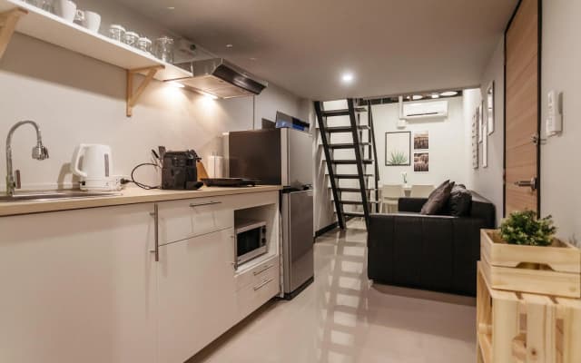 S1 Large Duplex Silom 3 Beds, Full Kitchen WIFI