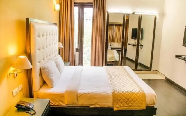 Hotel IP Swarn Near Anand Vihar Vaishali