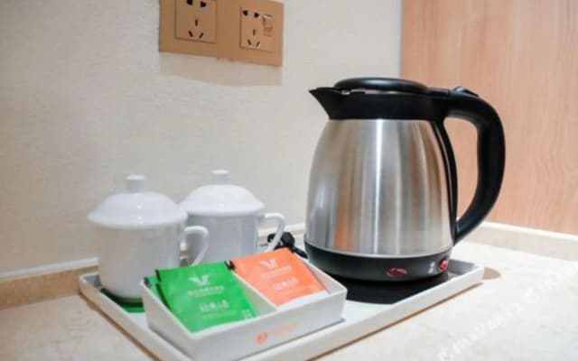 Vienna Hotel (Baoding Gaobeidian Baigou New City, Aerospace Hospital Friendship Road Branch)