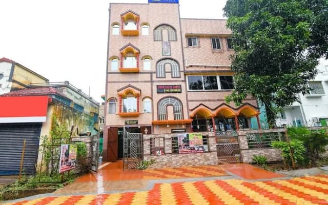 Fabhotel Sriya